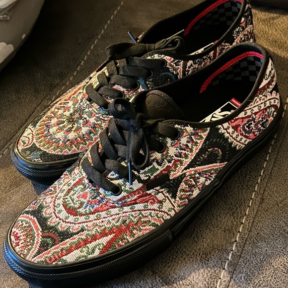 BRAND NEW Vans special edition paisleys - Picture 2 of 16